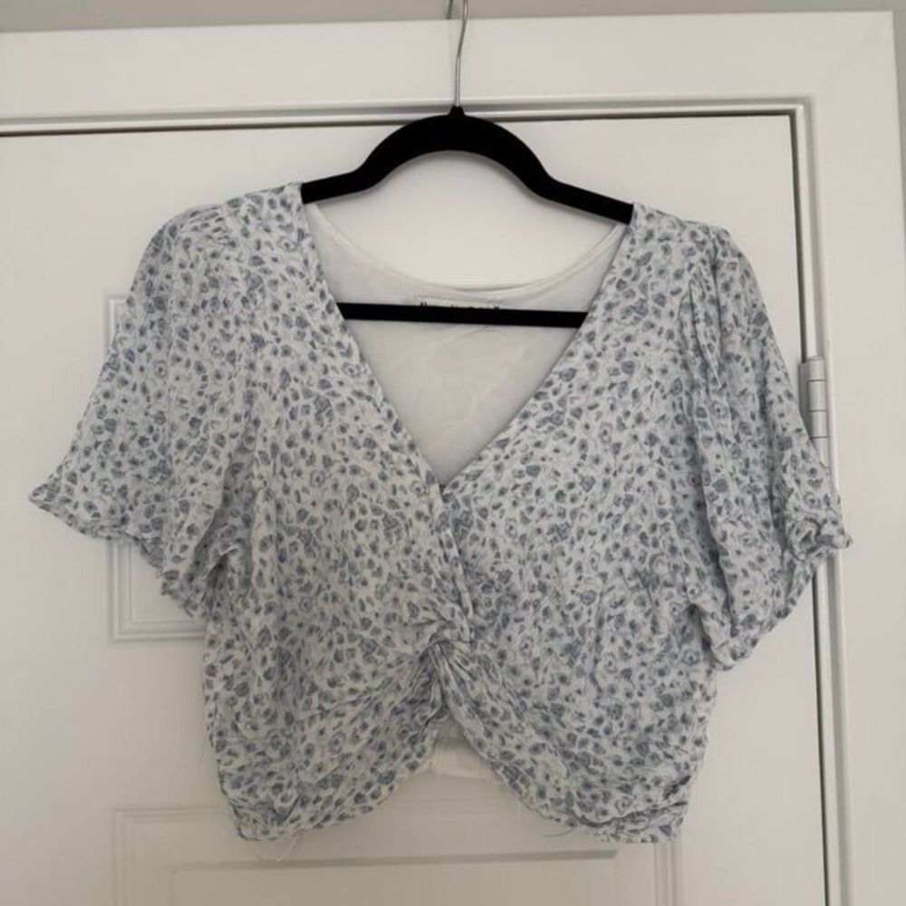 Women's floral print twist crop blouse